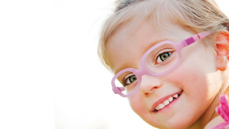 Mi niño no ve bien y tiene que llevar gafas graduadas todo el día.